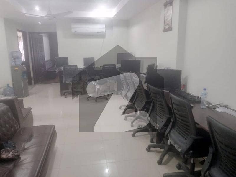 Office 1100 Square Feet For rent In Bahria Town Civic Centre Bahria