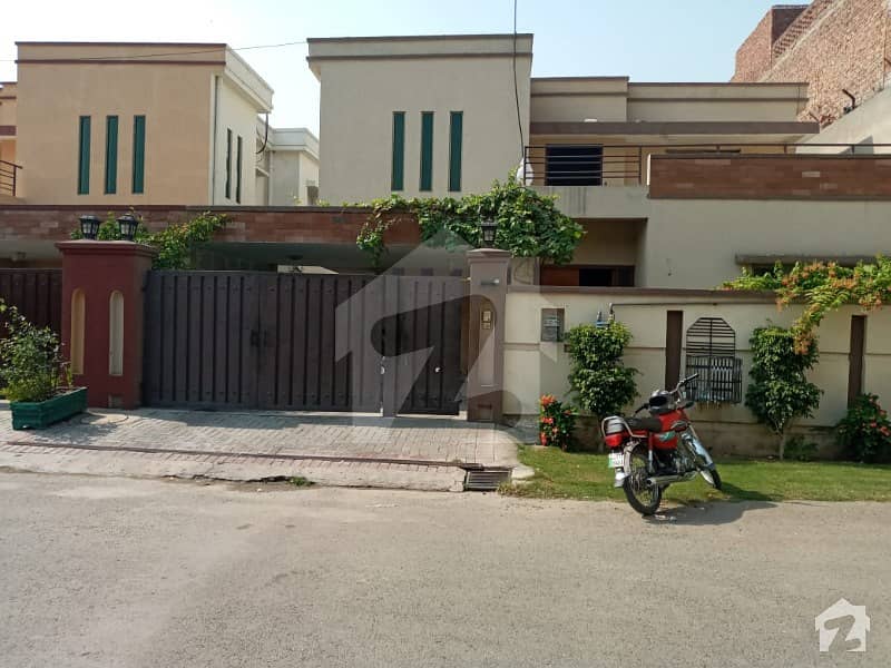 Beautiful 4 Bedrooms 14 Marla House Prime Location PAF Falcon Complex, Gulberg, Lahore