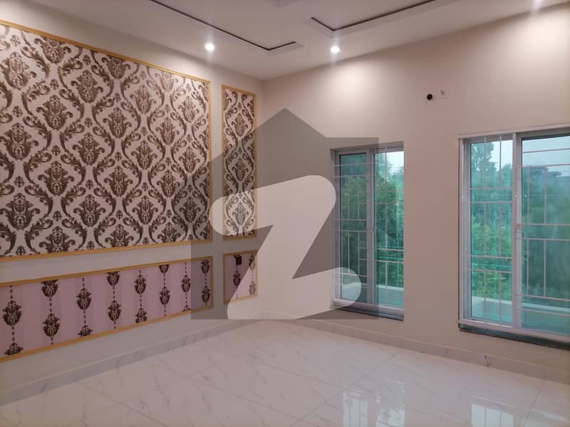 1 Kanal Upper Portion In Stunning Iqbal Avenue Phase 3 Is Available For
