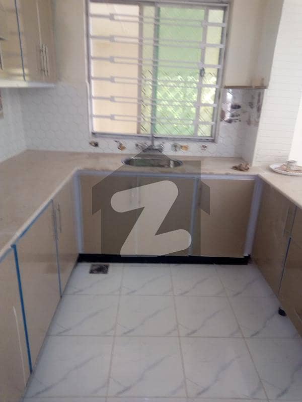 Abasyen University Job Bachelor/female 1 Person Room. 16000 Royal