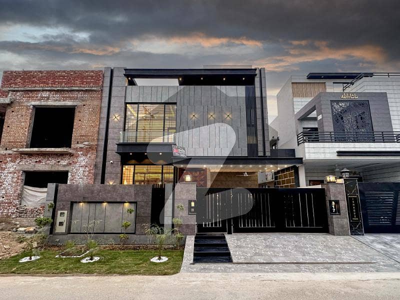 10 MARLA STUNNING HOME PARAGON SOCIETY DEMAND 4.75 CRORE Paragon City