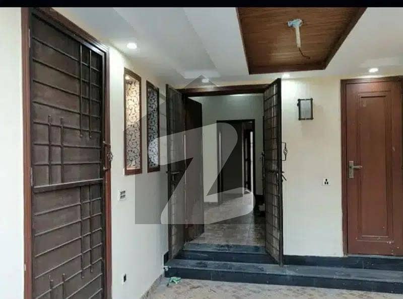 Beautiful 4.5 Marla Full House With Gas At Reasonable Price Available