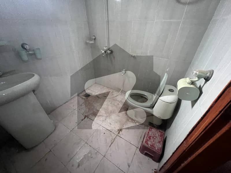 4 marla house for rent in Officer Garden 4bedroom with attached baths