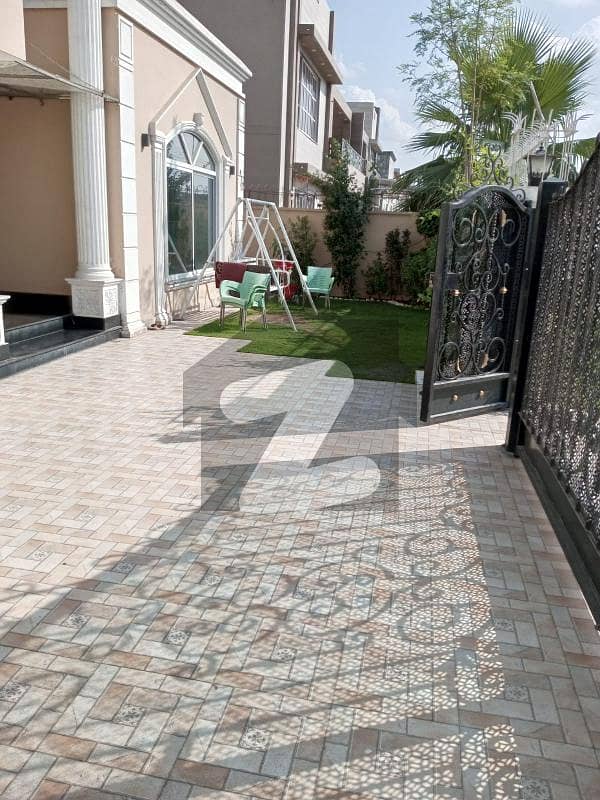 Facing Park 1 Kanal Main Boulevard House For Rent Paragon City Woods