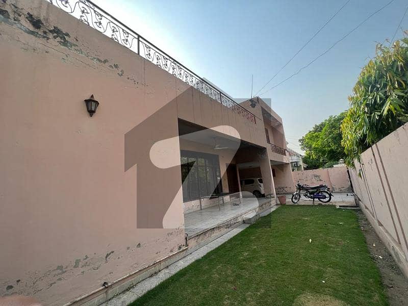 1 Kanal House Is Available For Sale In Model Town Lahore Model Town Block K, Model Town