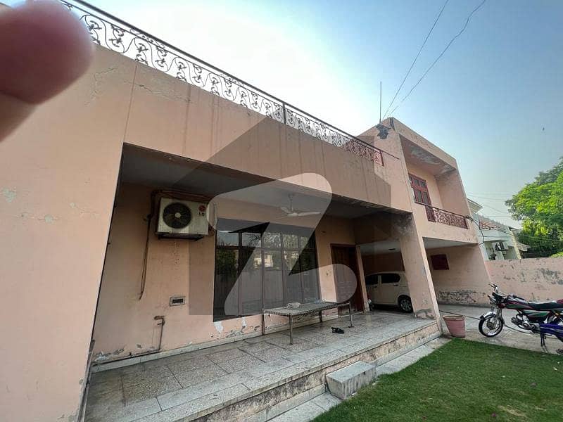 1 Kanal House Is Available For Sale In Model Town Lahore Model Town