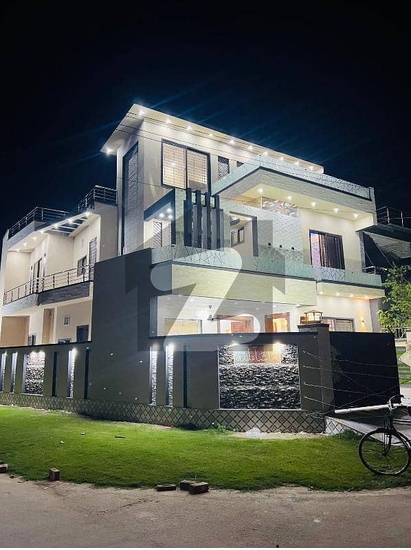 Beautiful Lavish 11 Marla corner New house For Sale Central Park