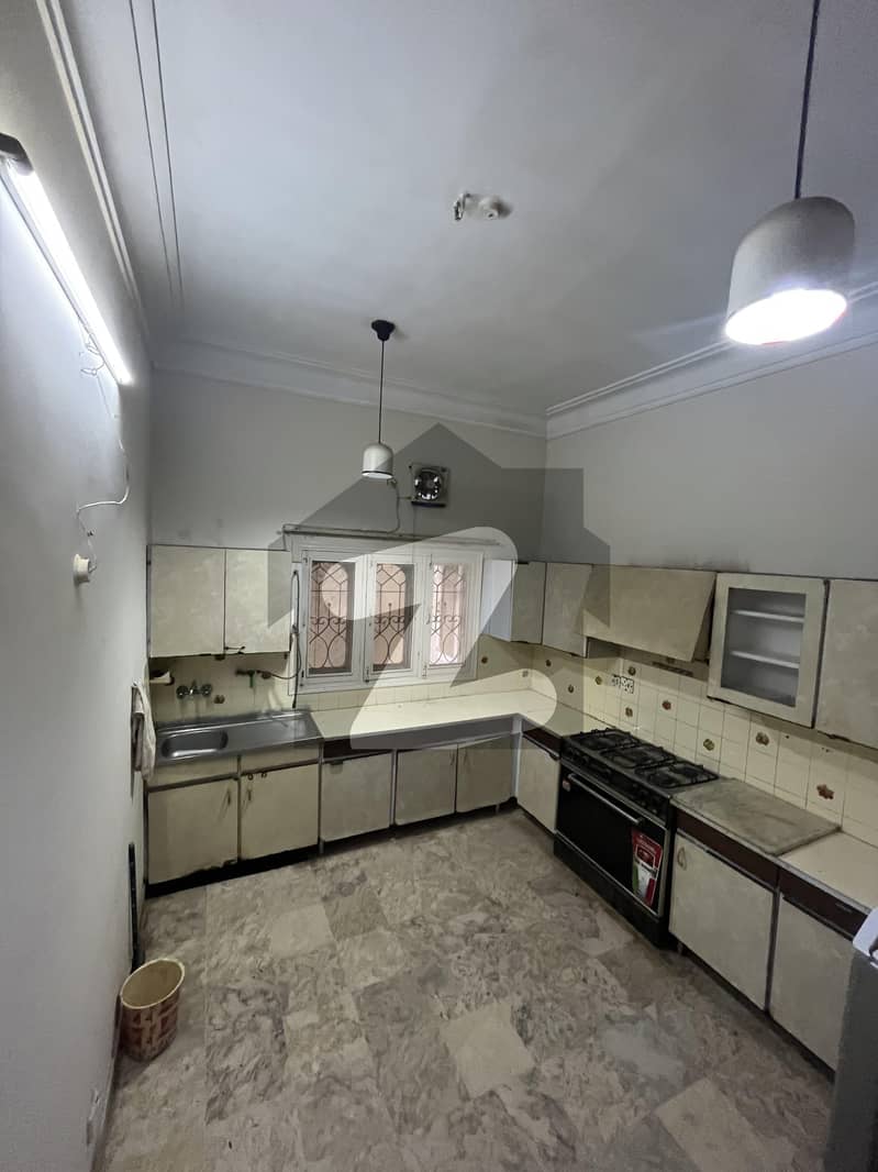 Corner House Available For Sale In Nazimabad no 1B Best For Builders