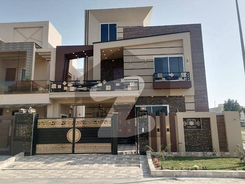 10 Marla Brand New House Available For Sale On Main Boulevard Citi
