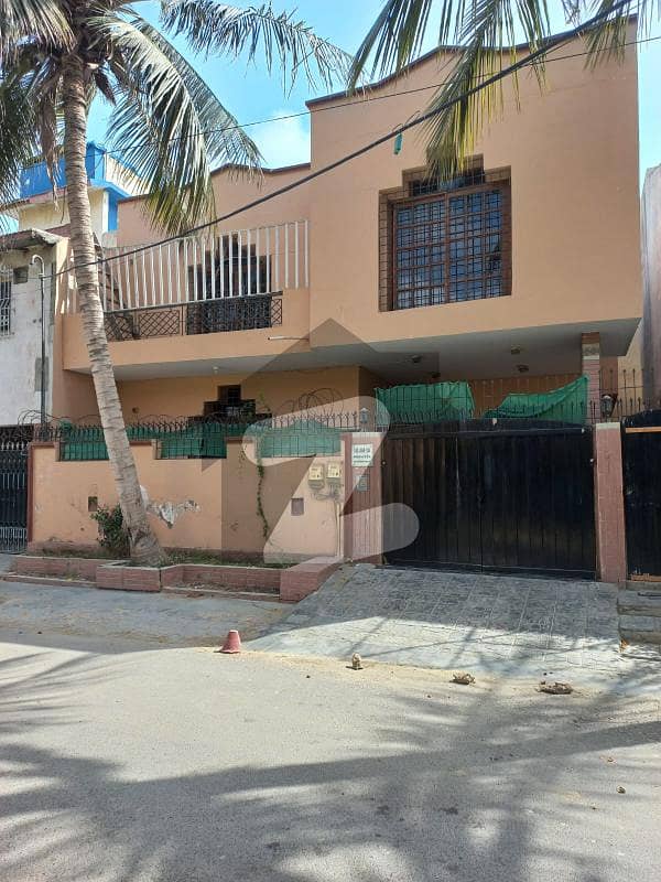 Beautiful well maintained 200 yards Bungalow for rent 4 specious