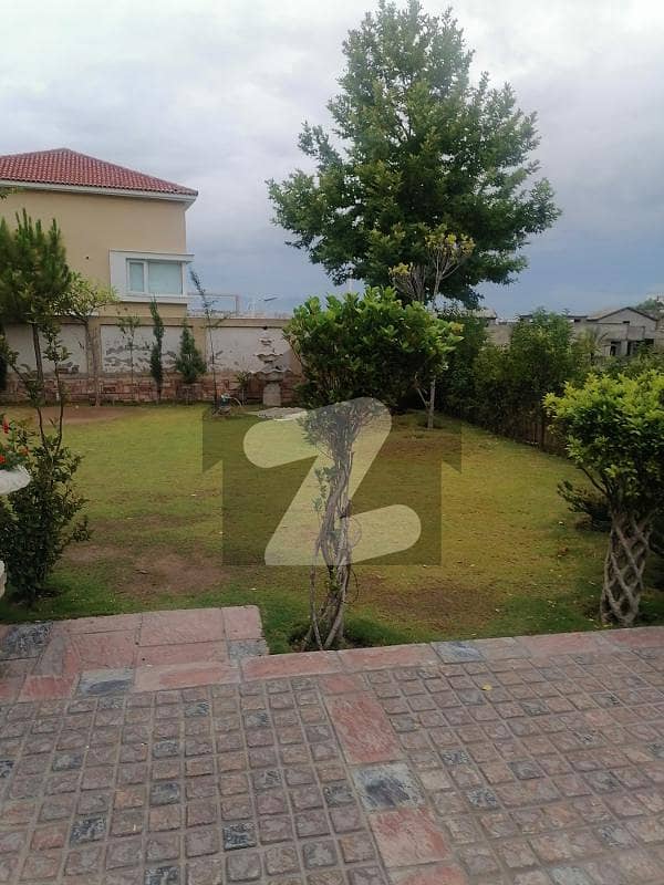 Bahria Town Garden City 1423 Yard 5 Bed Attached Bath Parkface House