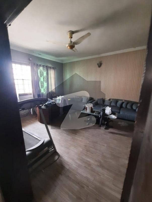 Flat available For Bachelors & Family Canal Park, Gulberg, Lahore