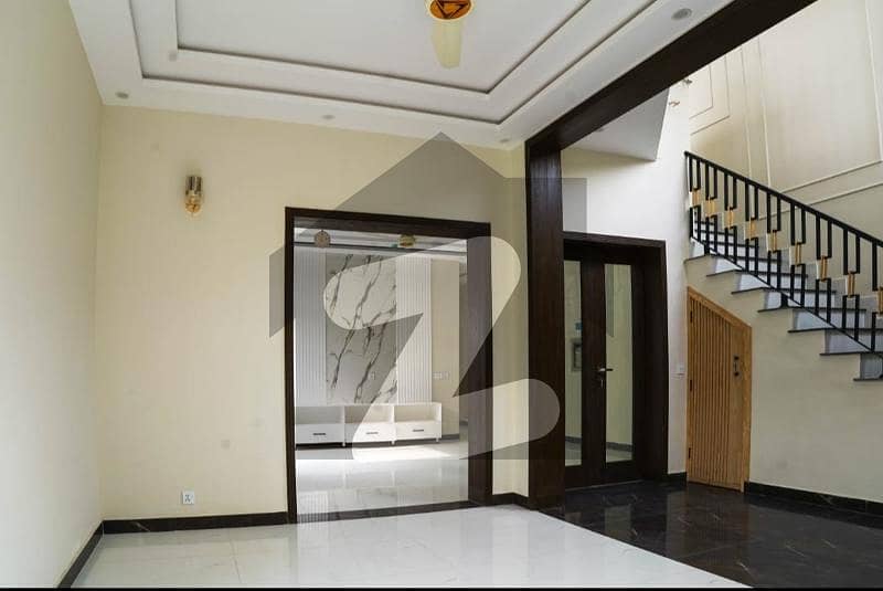 7.3 Marla Well Maintained Used House Available For sale In Rail Town