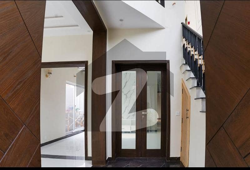 7.3 Marla Well Maintained Used House Available For sale In Rail Town