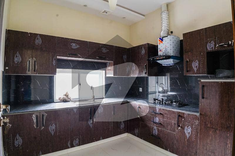 7.3 Marla Well Maintained Used House Available For sale In Rail Town