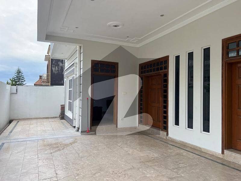 3200 square feet Beautiful House For Sale in G15/3 G15/3, G15