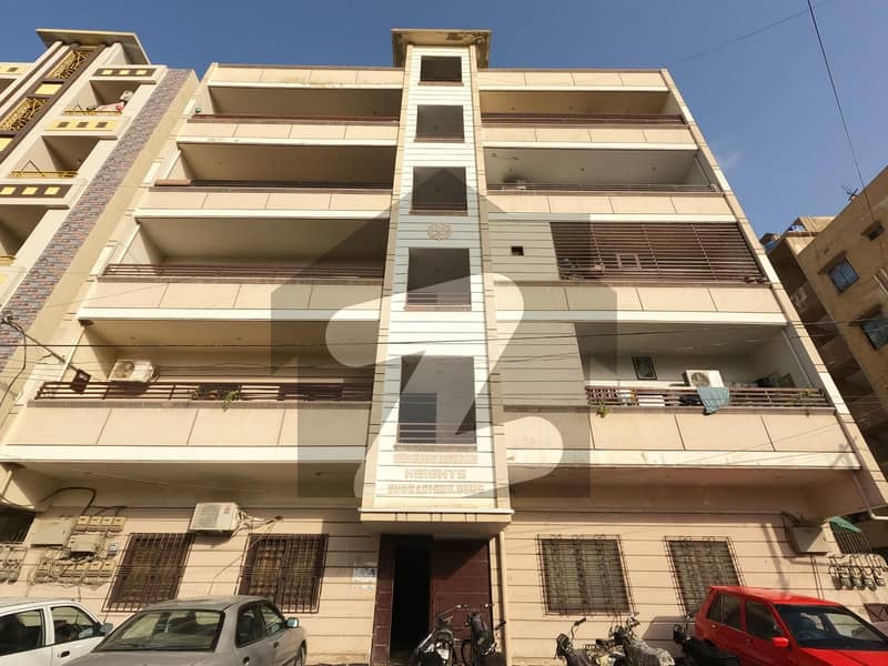 Prime Location In GulshaneKaneez Fatima Block 1 Flat For sale Sized