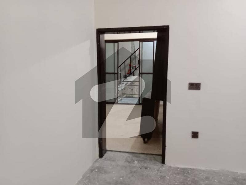 3bed 2bath beautiful house best loacation near ghulab market for small