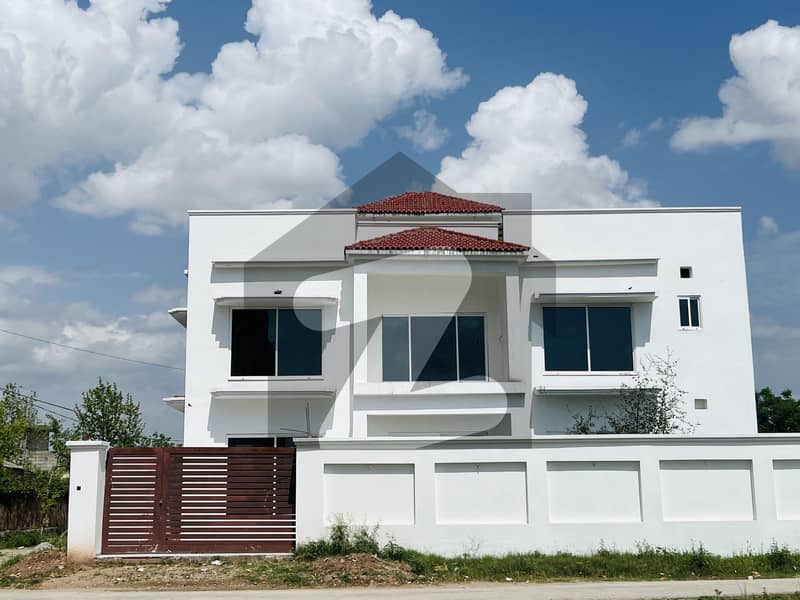 10 Marla Conner Beautiful House for Sale Park Road Islamabad Park Road