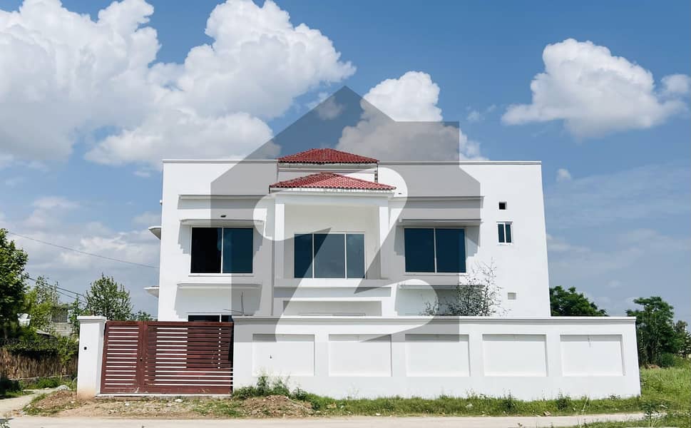 10 Marla Conner Beautiful House for Sale Park Road Islamabad Park Road