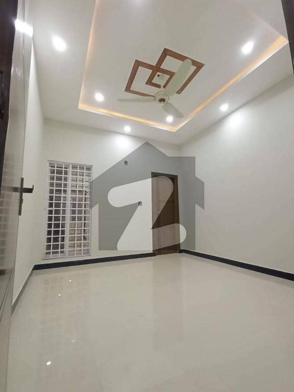 Double story 8 Marla house 4 bedrooms 1 servant room one car parking