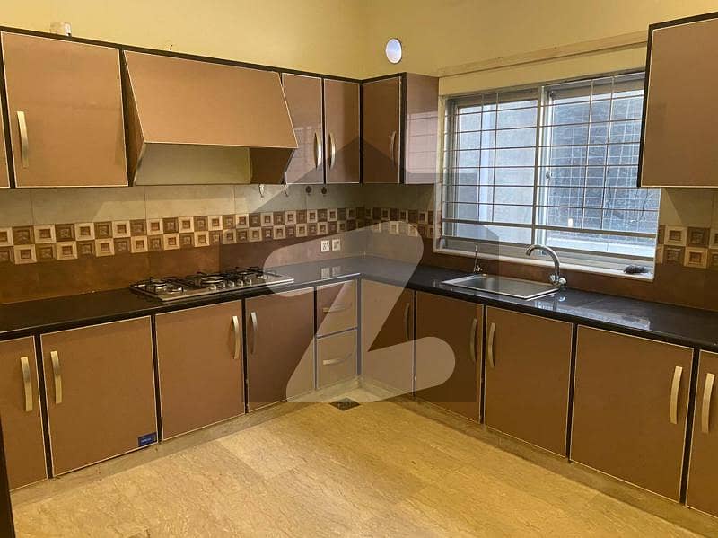 10 Marla 3BHK House Upper Portion Available For Rent Lake City Sector