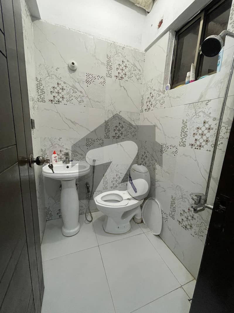 3 Bed D/d 1350 Sq Ft Flat For Sale In Haroon Royal City Phase 2