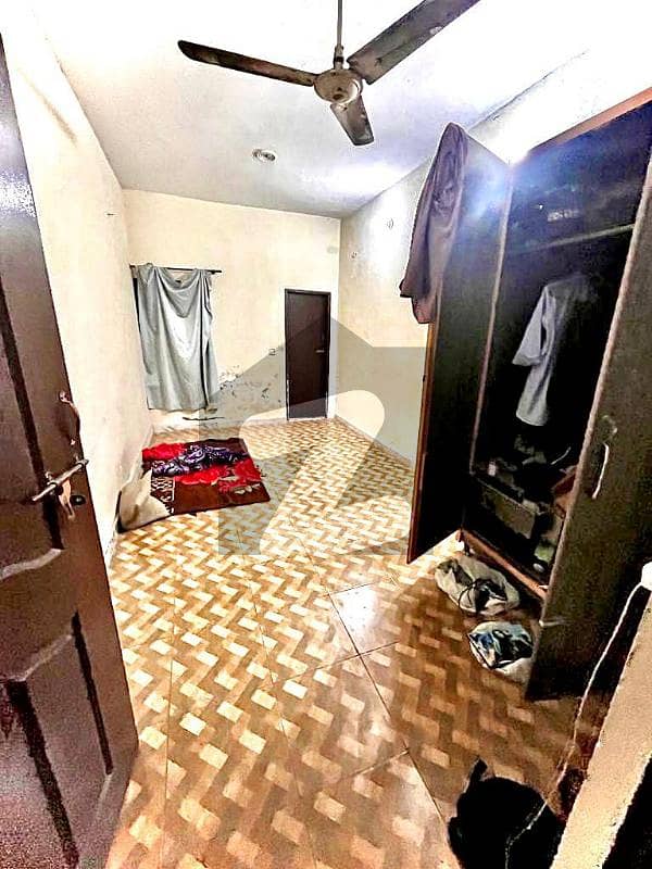 Flat available at 4th floor for bechulars Waris Road, Lahore ID46524514