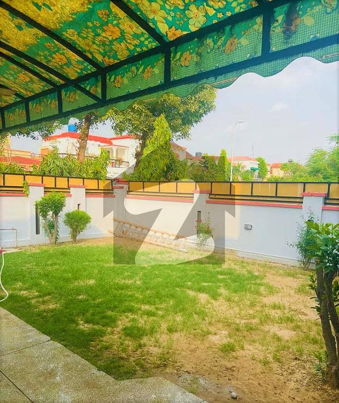 10 Marla 4 Bed Hot Location House For Sale Lake City Sector M7, Lake