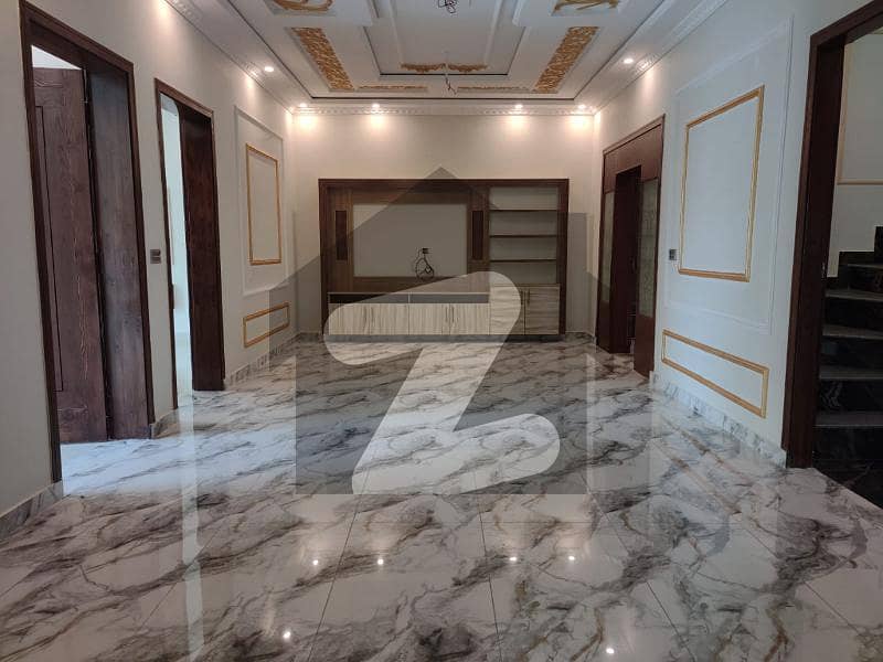 LOOKING FOR THE PERFECT LOCATION 10 MARLA FULL HOUSE AVAILABLE FOR RENT