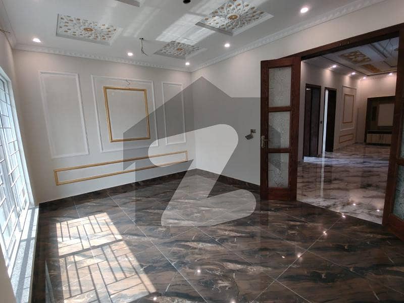 LOOKING FOR THE PERFECT LOCATION 10 MARLA FULL HOUSE AVAILABLE FOR RENT