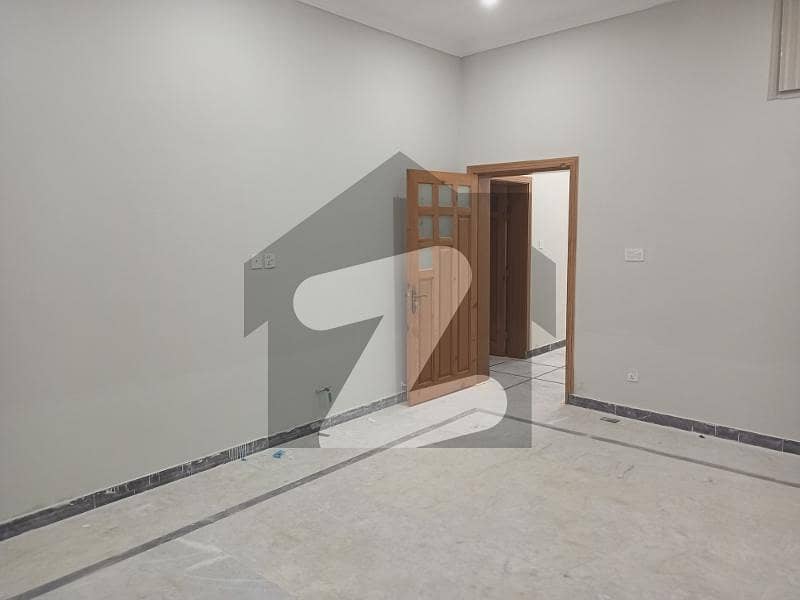 Green Ave 2nd Floor 2 Bed Tv Lounge 5m Husband/wife. 27000 Green Avenue