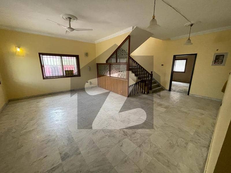 400Sq Yard Old House Available For Sale in Ideal Location Clifton Block