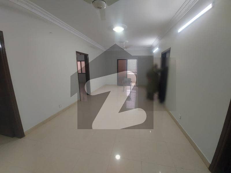 Flat rent 4 bed renovated Rufi lake drive Tile floor lift parking