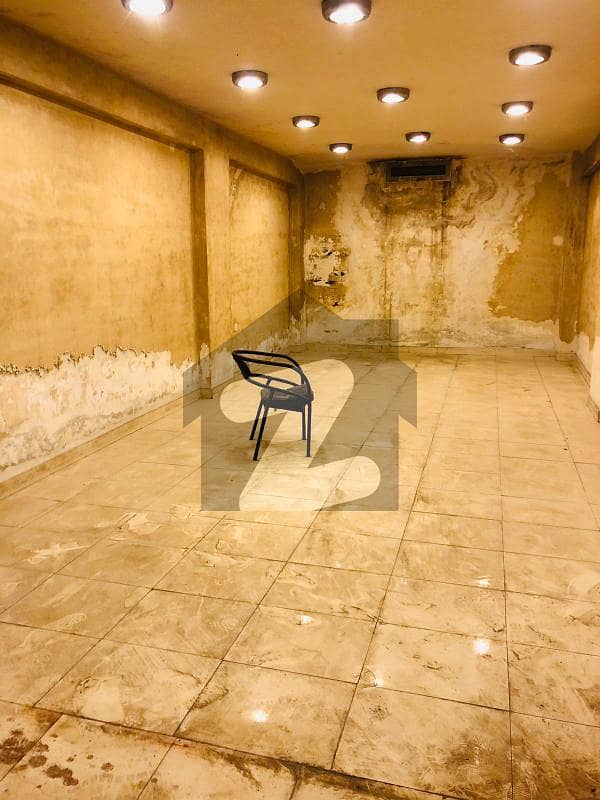 Gulshan 13B. . mai road side ideal for warehouse rent 2 lac Gulshane