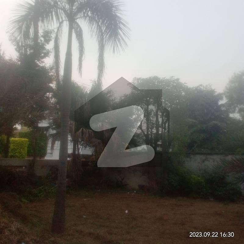 Two kanal Old House For Rent Near Qadafi Stadium Garden town Lahore