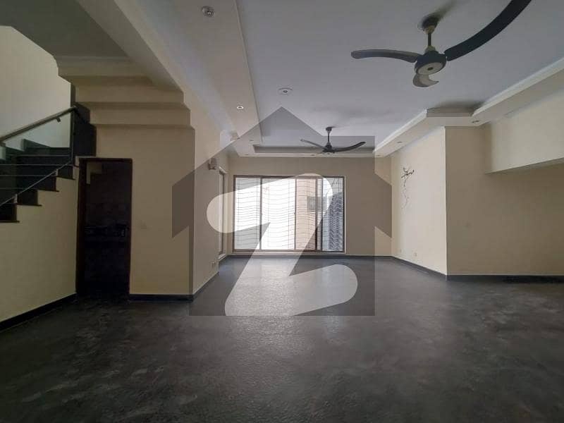 32 Marla House For Silent Office on Rent, Cavalry Ground Cavalry Ground