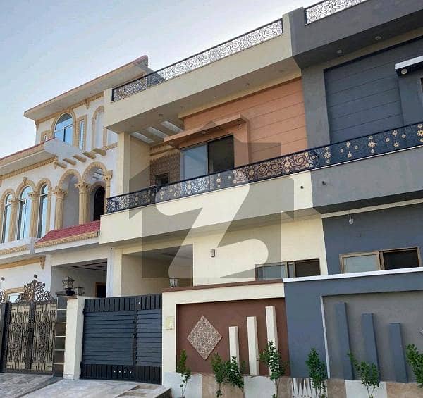 HighlyDesirable House Available In Central Park Housing Scheme For