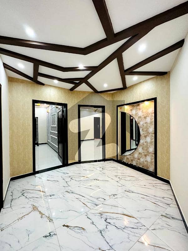 1 Kanal Beautiful House Near To Canal Garden Town Ahmed Block, Garden