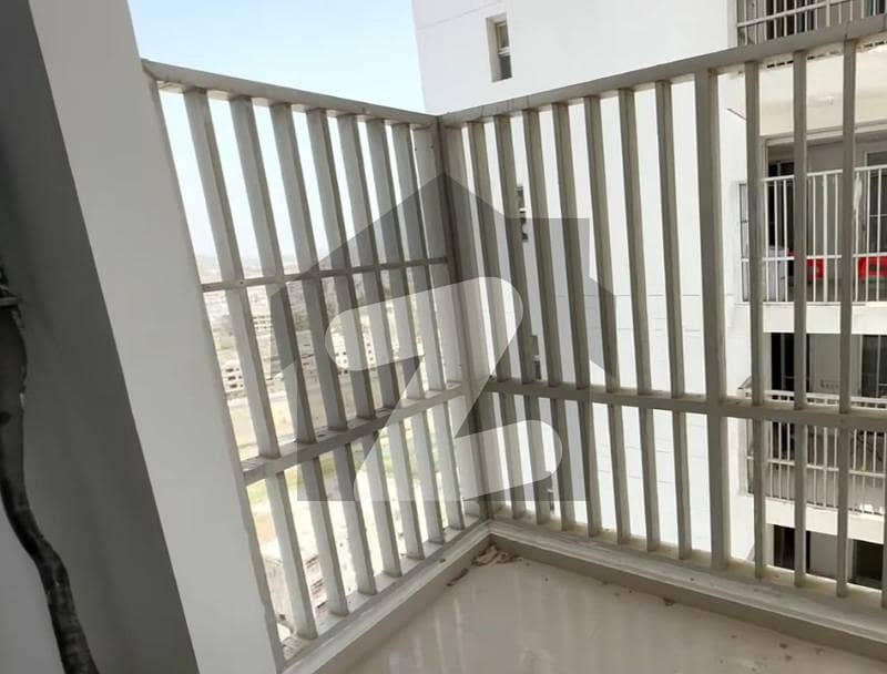 BEAUTIFUL FLAT AVAILABLE FOR SALE Lucky One Apartment, Rashid Minhas