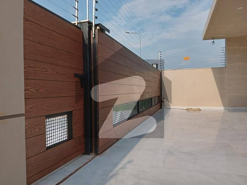 1 Kanal Luxurious BrandNew Modern Design House For Sale Park Enclave 1