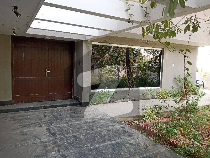 1400 Yard Bungalow Rent For Office Use At PECHS Block 6 PECHS, Jamshed