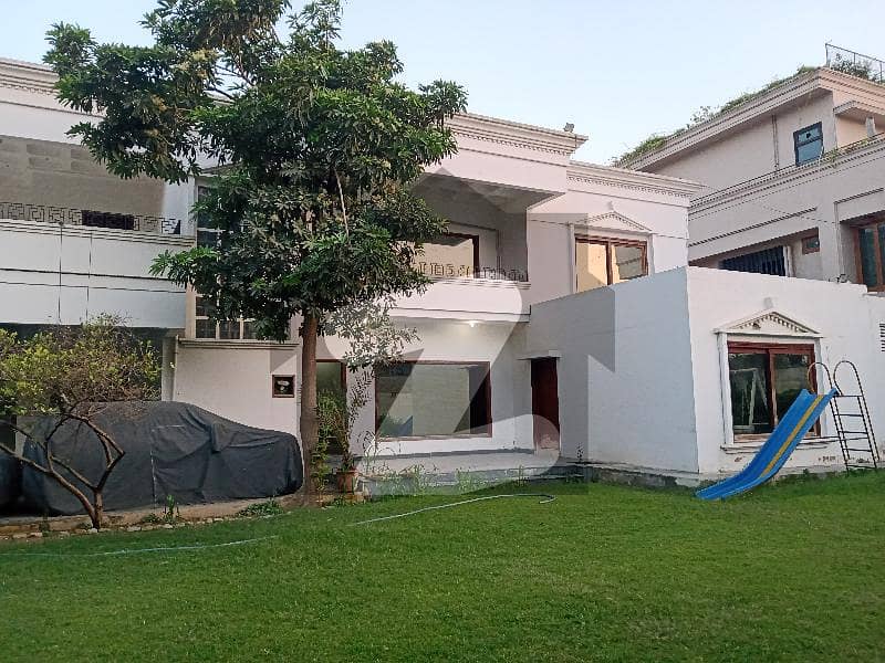 1400 Yards Bungalow Rent For Office Use Shaheed Millat Road, Karachi