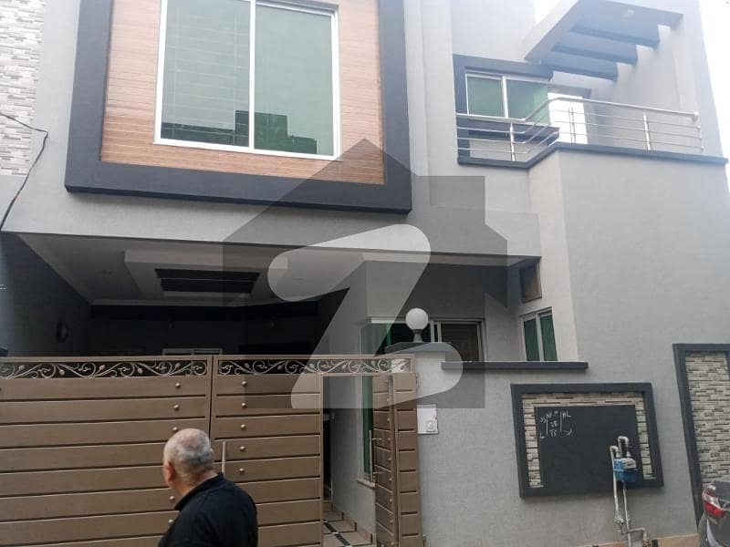 10 Marla modern design brand new house for sale in Airport Road Airport