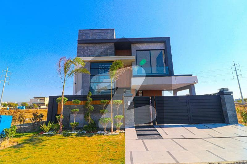 10 Marla Home For Sale Beautiful Designed With Modern Amenities In