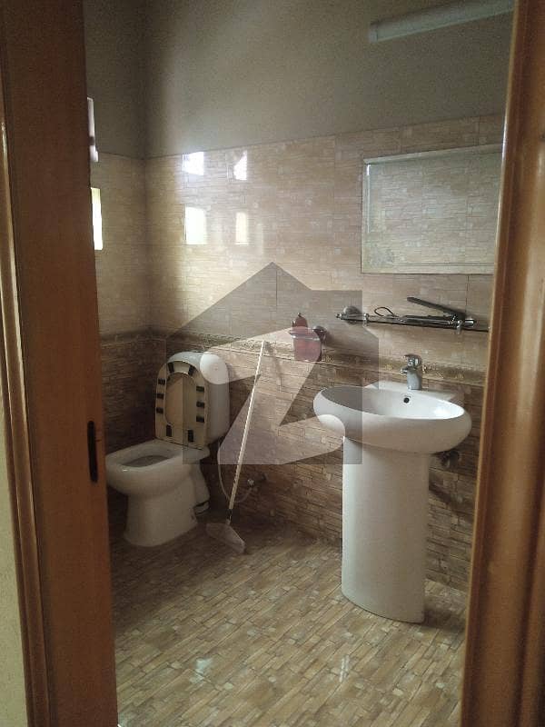 10 Marla Used House For Sale On 40ft Road Wapda Town Phase 1 Block E2