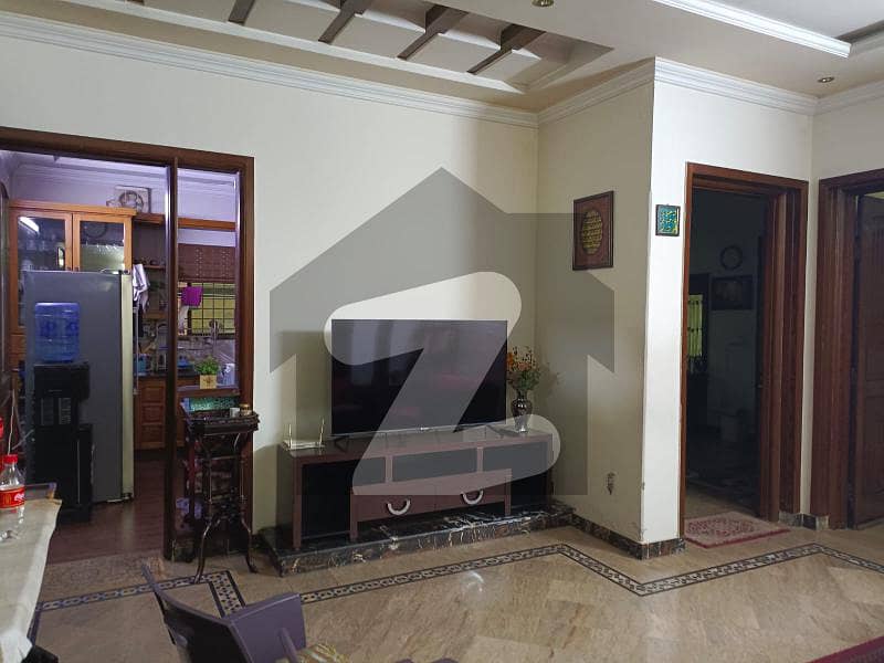 10 MARLA DOUBLE STOREY HOUSE AVAILABLE FOR SALE IN COMMERCIAL ZONE