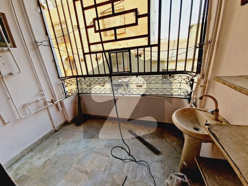 2 BED DD FLAT FOR RENT IN GULISTANEJAUHAR BLOCK 14 NEAR RED APPLE