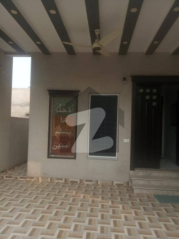 10 MARLA HOUSE AVAILABLE FOR RENT Wapda City Block M, Wapda City