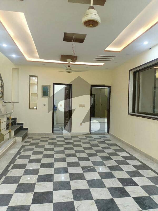 Lake City Main Boulevard 2nd Floor Available For Rent. Lake City